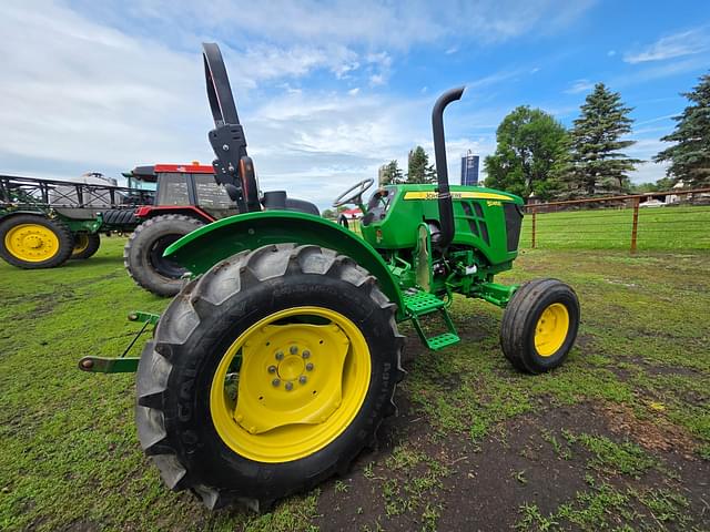 Image of John Deere 5045E equipment image 4