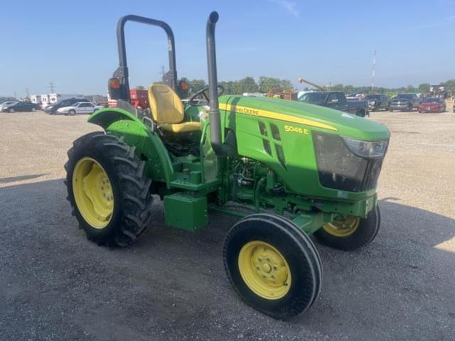 Image of John Deere 5045E equipment image 3