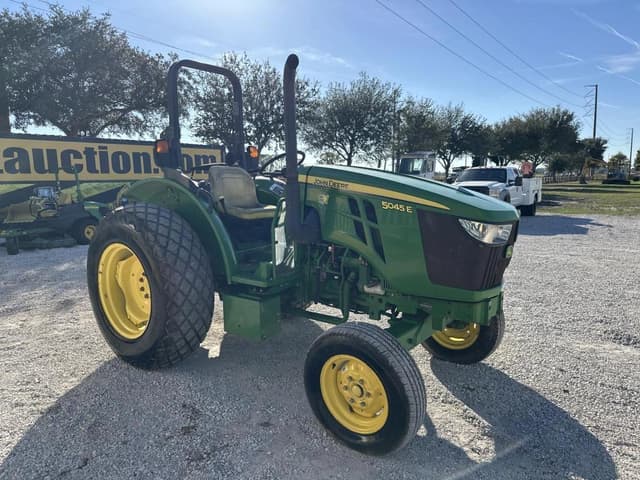 Image of John Deere 5045E equipment image 4
