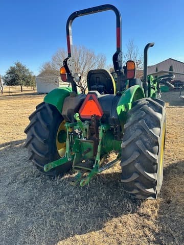 Image of John Deere 5045E equipment image 3