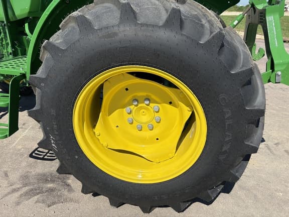 Image of John Deere 5050E equipment image 2