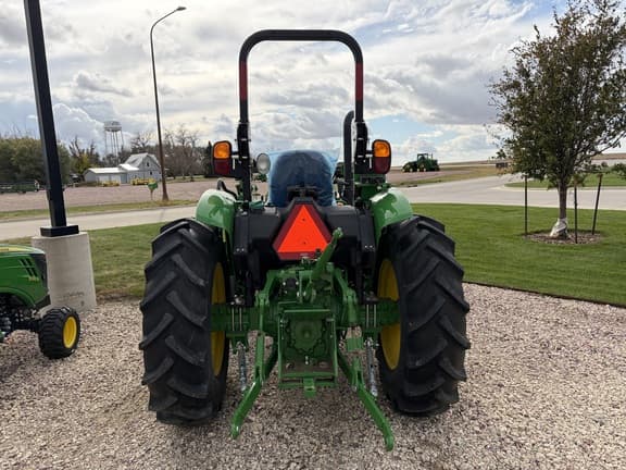 Image of John Deere 5050E equipment image 2