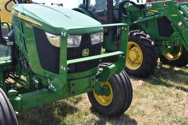 Image of John Deere 5050E equipment image 3