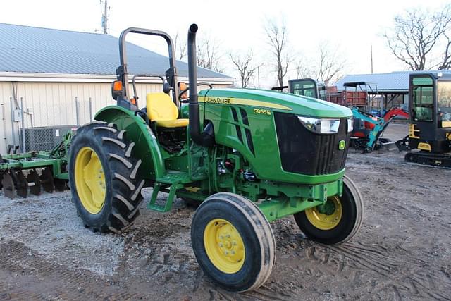 Image of John Deere 5055E equipment image 1