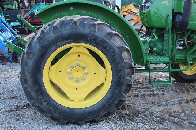 Image of John Deere 5055E equipment image 2