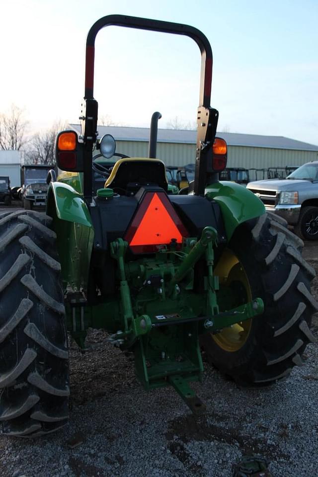 Image of John Deere 5055E equipment image 4