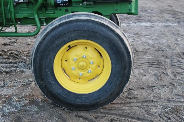 Image of John Deere 5055E equipment image 3