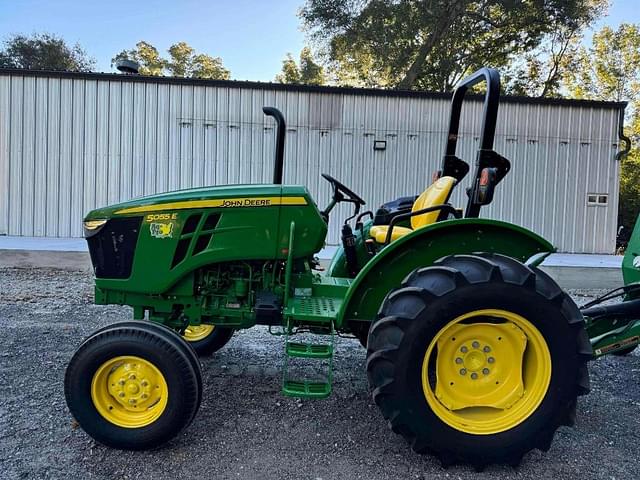 Image of John Deere 5055E equipment image 1