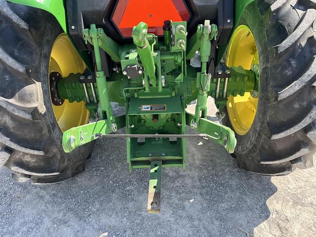 Image of John Deere 5055E equipment image 3