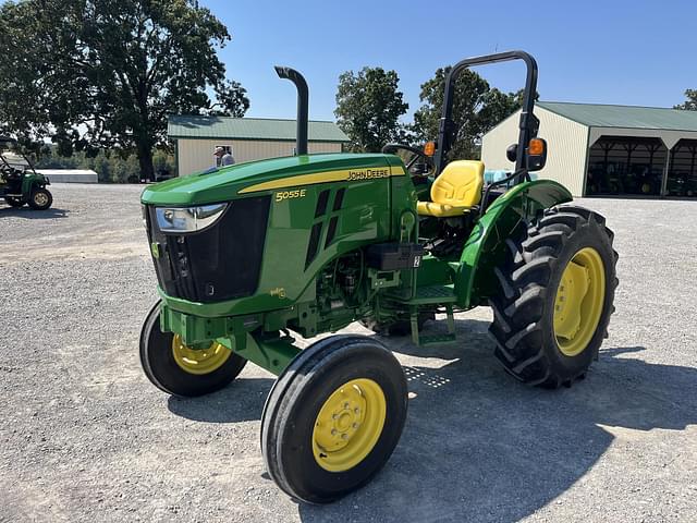 Image of John Deere 5055E equipment image 4