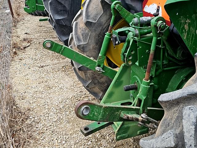 Image of John Deere 5055E equipment image 3