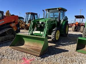 John Deere 5055E Image