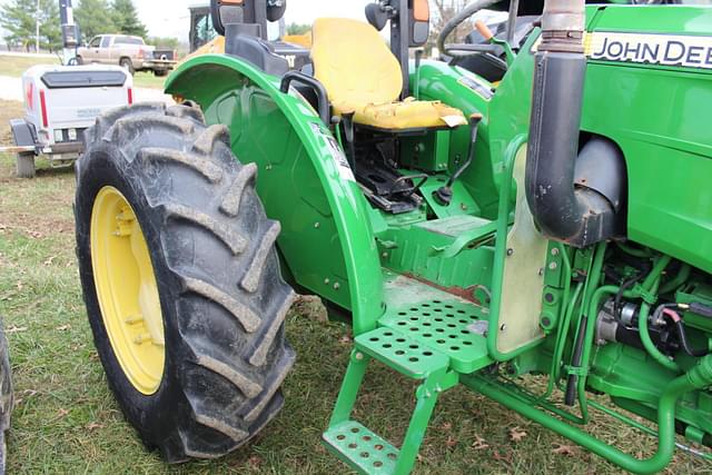 Image of John Deere 5055E equipment image 2