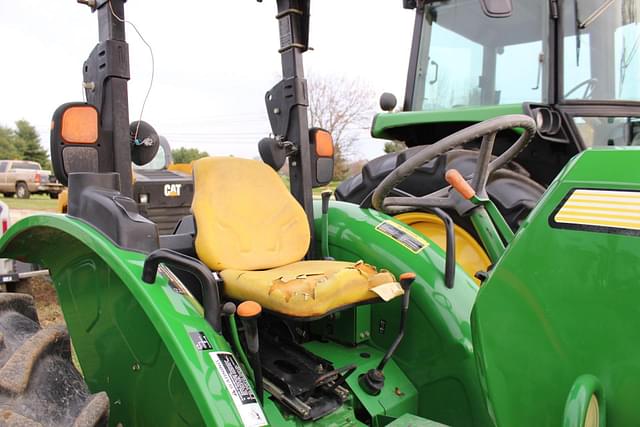 Image of John Deere 5055E equipment image 3