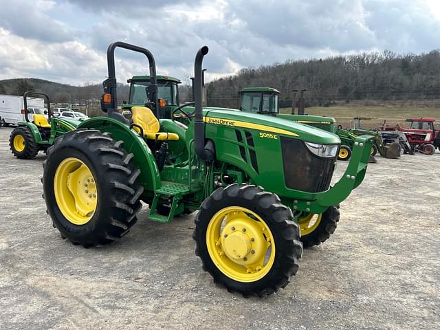 Image of John Deere 5055E equipment image 3