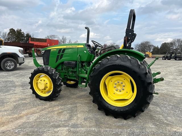 Image of John Deere 5055E equipment image 1