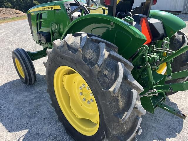 Image of John Deere 5055E equipment image 4