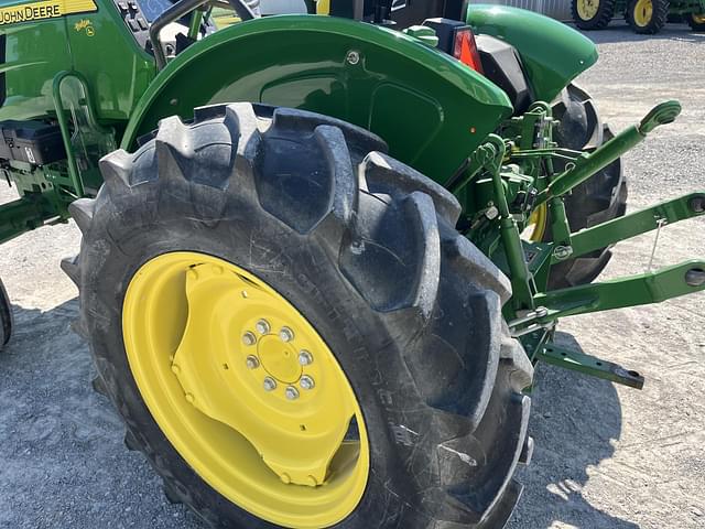 Image of John Deere 5055E equipment image 2