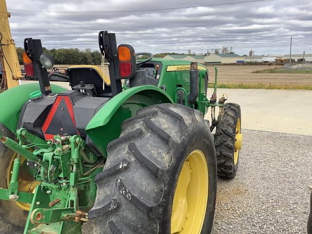 Image of John Deere 5055E equipment image 2