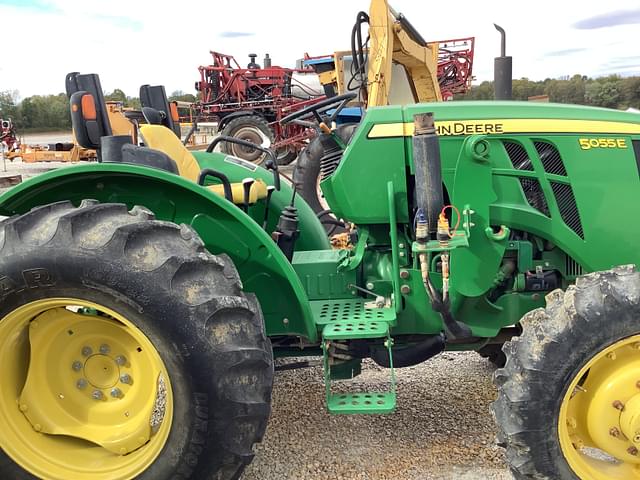 Image of John Deere 5055E equipment image 1