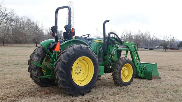 Image of John Deere 5055E equipment image 4