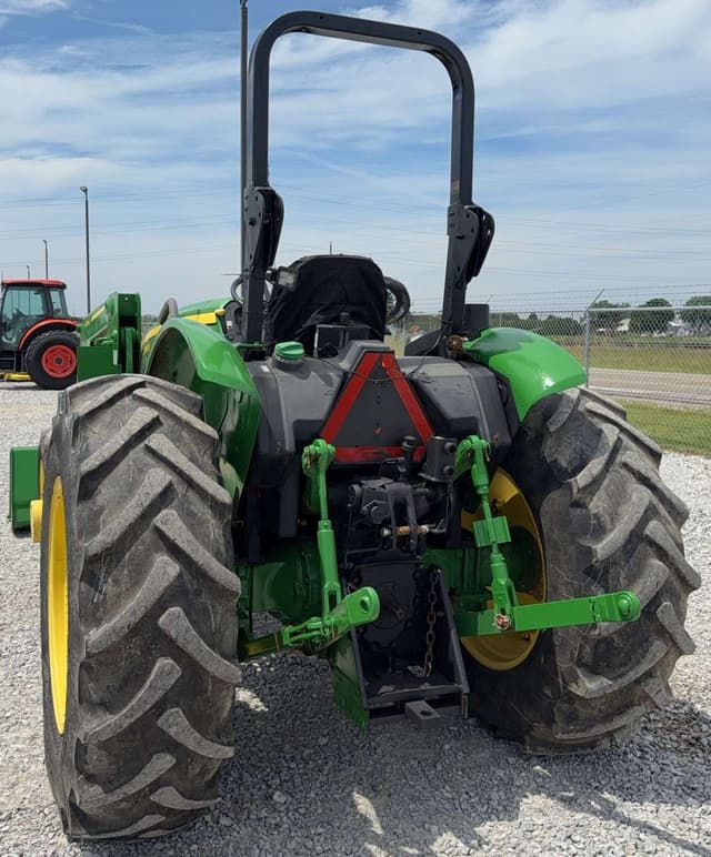 Image of John Deere 5055E equipment image 4