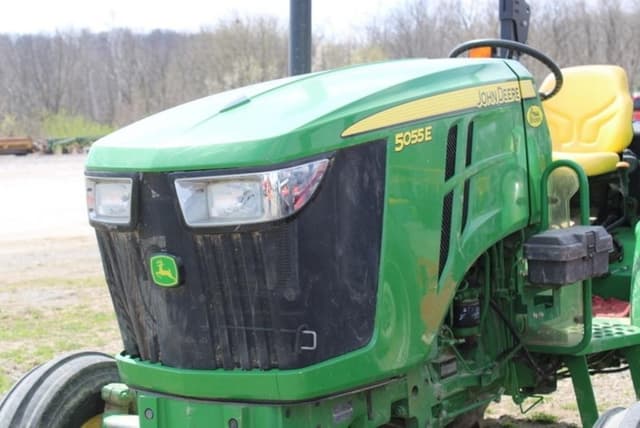 Image of John Deere 5055E equipment image 4