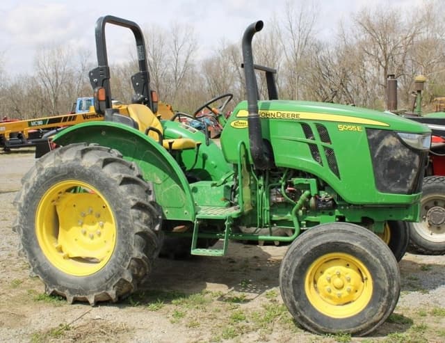 Image of John Deere 5055E equipment image 2