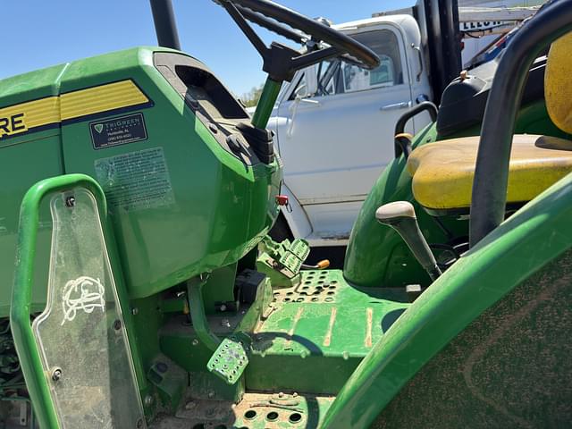 Image of John Deere 5055E equipment image 4