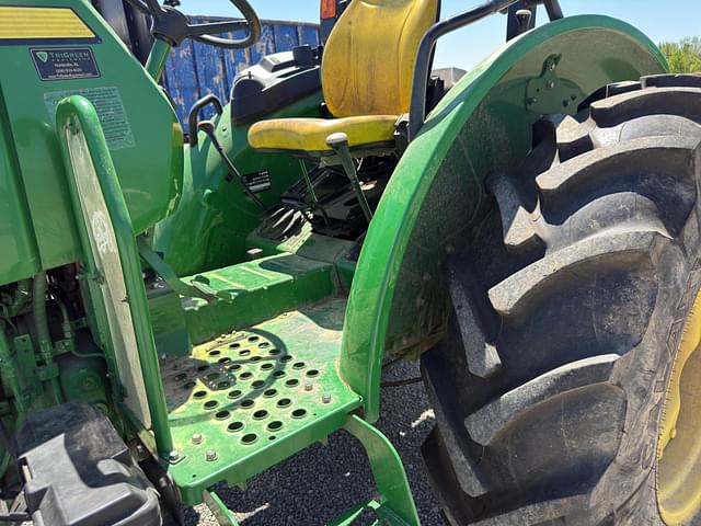 Image of John Deere 5055E equipment image 2