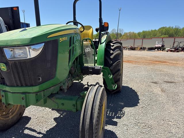 Image of John Deere 5055E equipment image 1