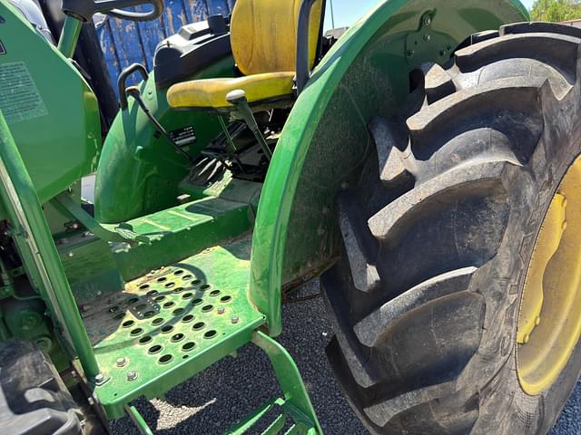 Image of John Deere 5055E equipment image 3