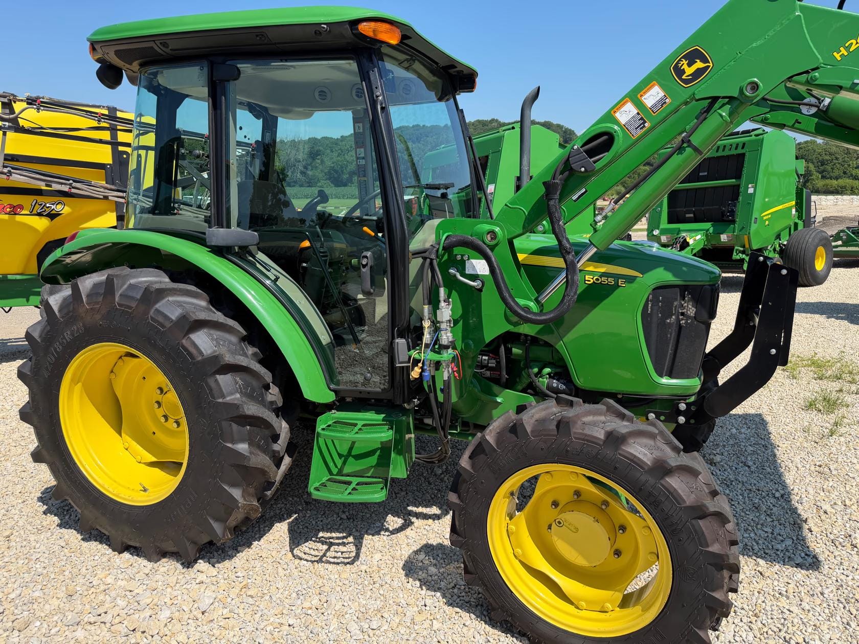 John Deere 5055E Equipment Image0