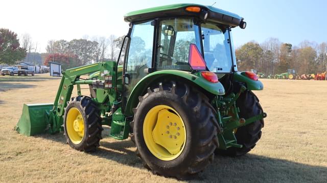 Image of John Deere 5060E equipment image 4