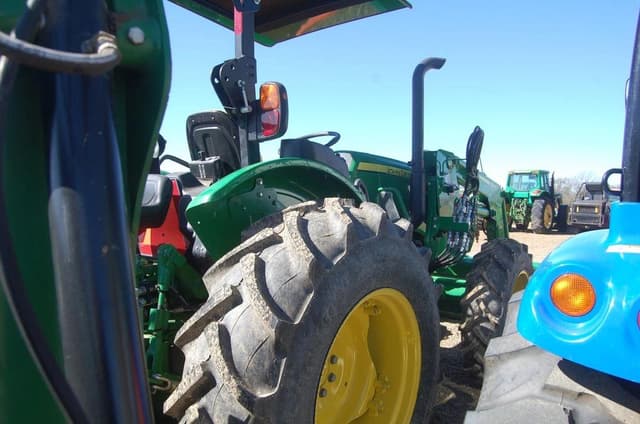 Image of John Deere 5060E equipment image 2