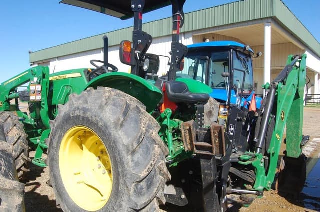 Image of John Deere 5060E equipment image 1