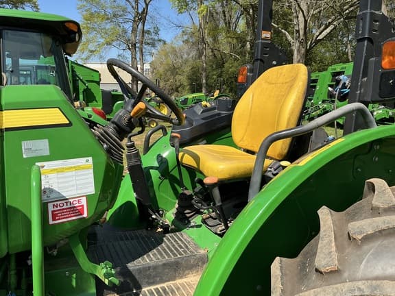Image of John Deere 5060E equipment image 4
