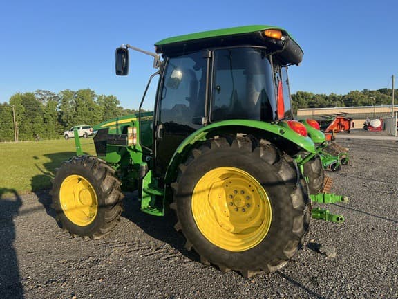 Image of John Deere 5060E equipment image 3