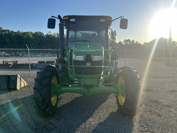 Image of John Deere 5060E equipment image 4