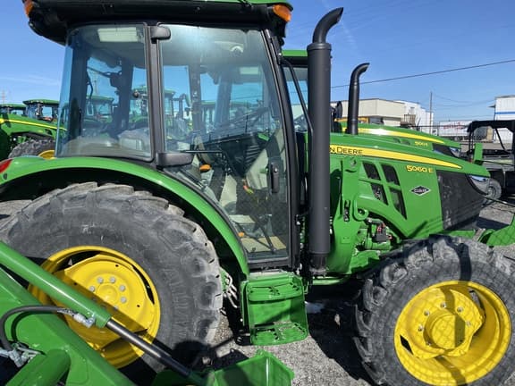 Image of John Deere 5060E equipment image 2