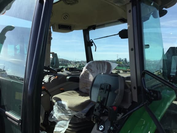 Image of John Deere 5060E equipment image 3