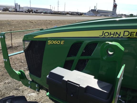 Image of John Deere 5060E equipment image 4