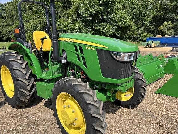 Image of John Deere 5060E equipment image 2