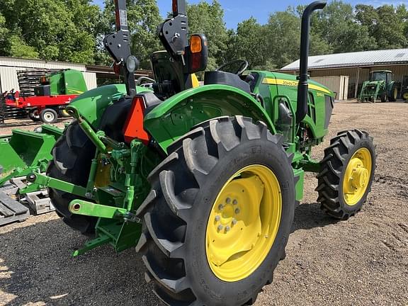 Image of John Deere 5060E equipment image 3