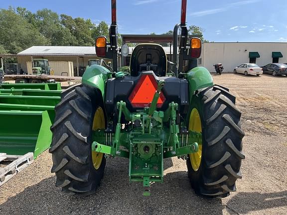 Image of John Deere 5060E equipment image 4