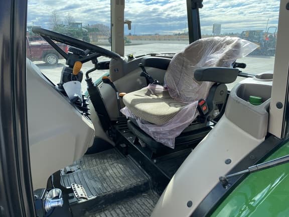 Image of John Deere 5060E equipment image 3