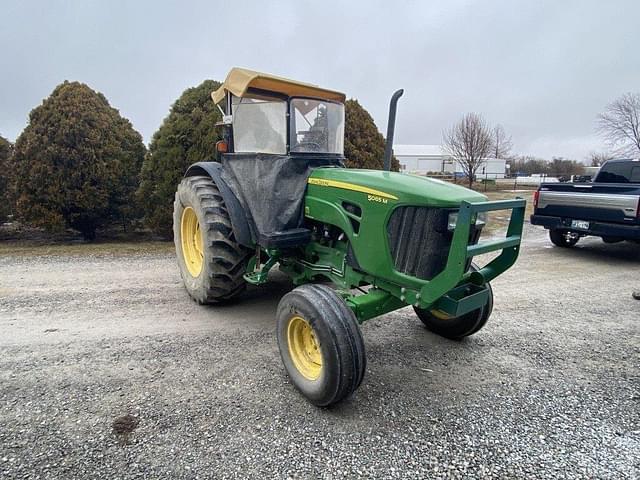 Image of John Deere 5065M equipment image 2