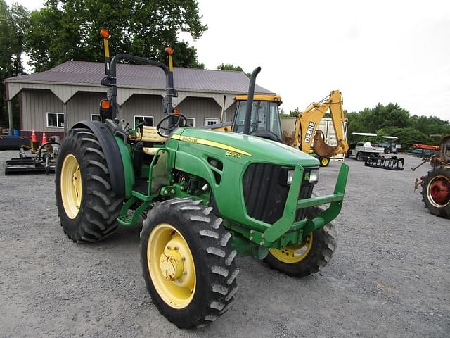 Image of John Deere 5065M equipment image 1