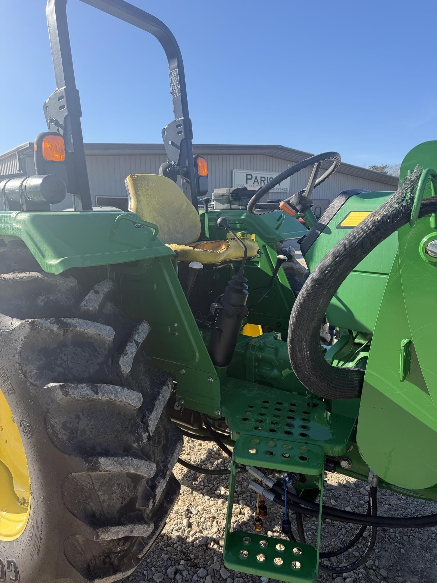 John Deere 5065E Equipment Image0