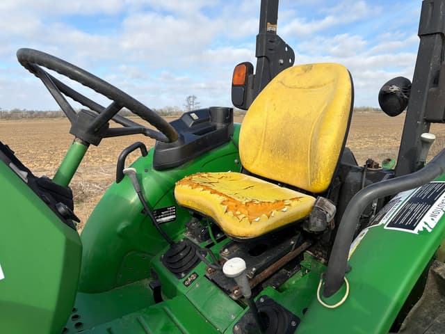 Image of John Deere 5065E equipment image 3